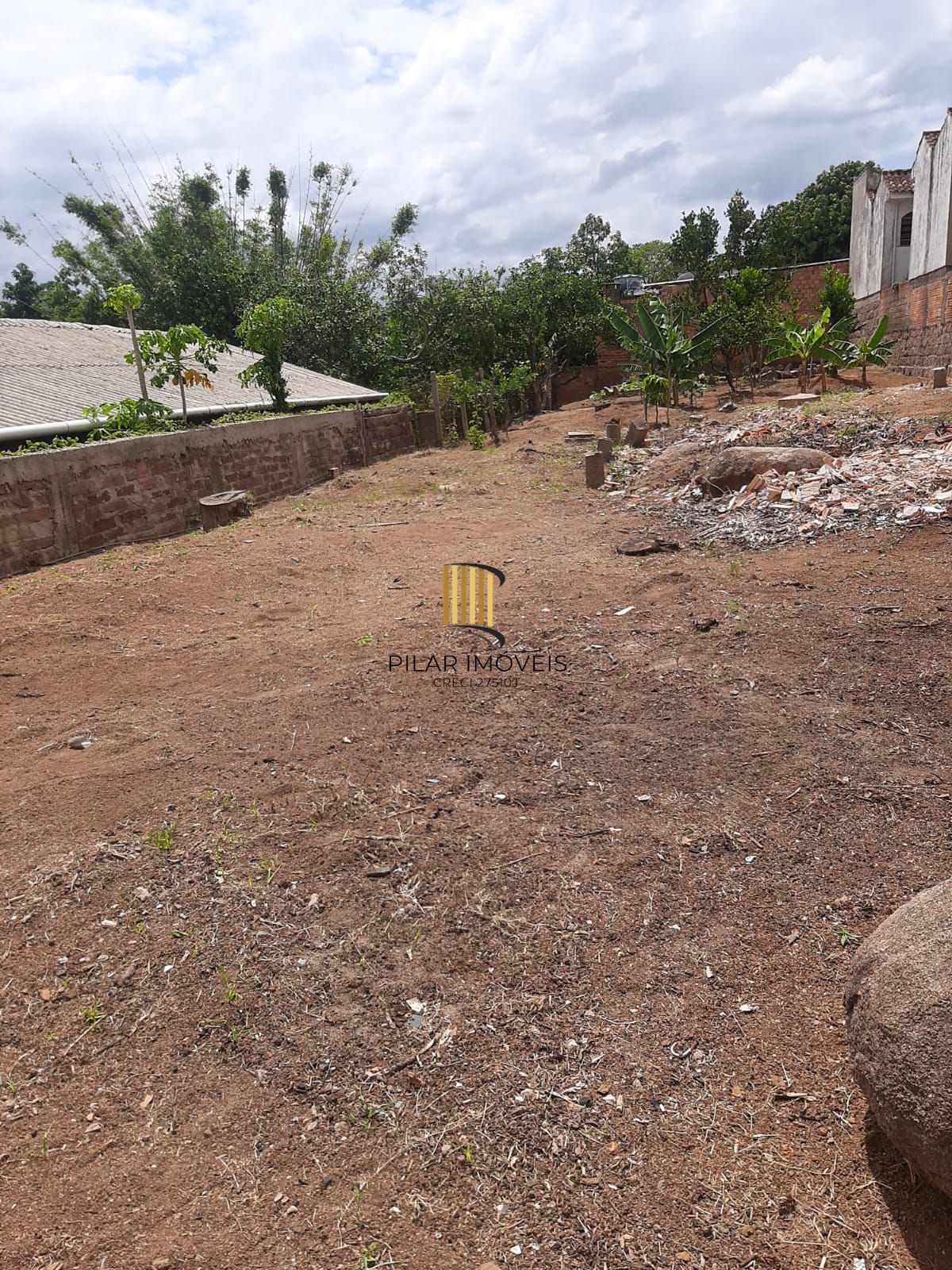 Casa térrea no bairro Vila Nova.