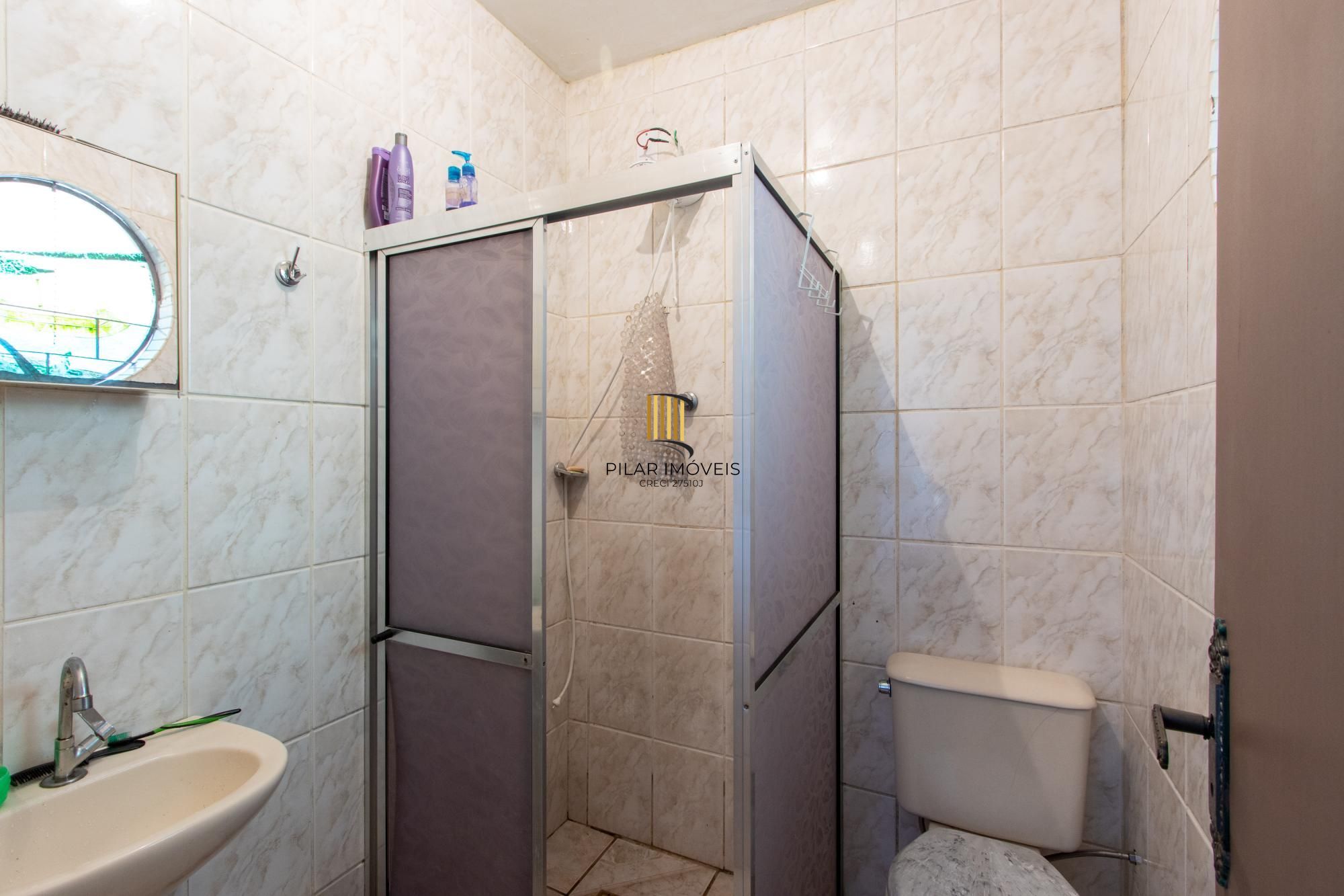 Casa ampla de 2 pavimentos com 4 dormitórios, 1 suite e 4 vagas no bairro Santa Tereza!