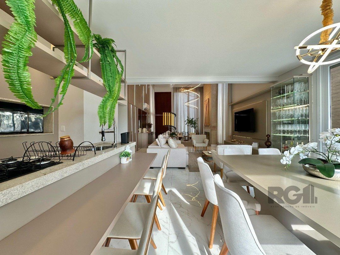 Casa de Condomínio 4 dormitórios no bairro Dubai