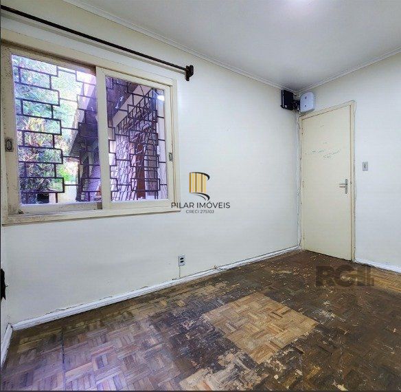 casa à venda no bairro Menino Deus em Porto Alegre. Com 160m² de área privativa