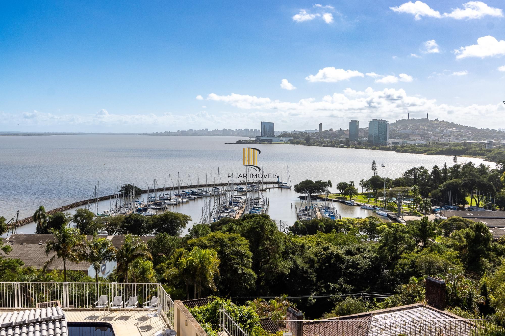Residência em endereço nobre na Vila Assunção, com vista privilegiada para o Guaíba e clubes náuticos!