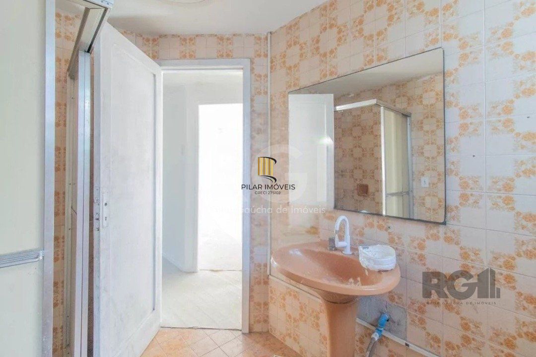 Casa para Venda - 200m², 5 dormitórios, 2 vagas - Azenha
