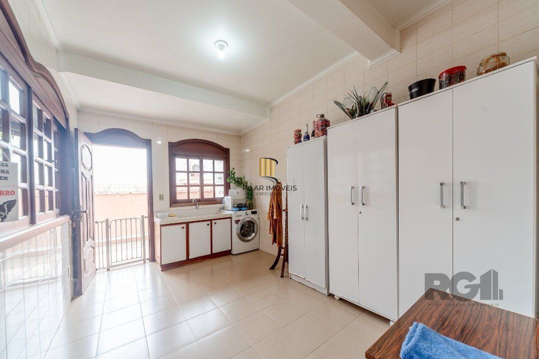 Casa para Venda - 646m², 4 dormitórios, sendo 2 suites, 4 vagas - Jardim Isabel