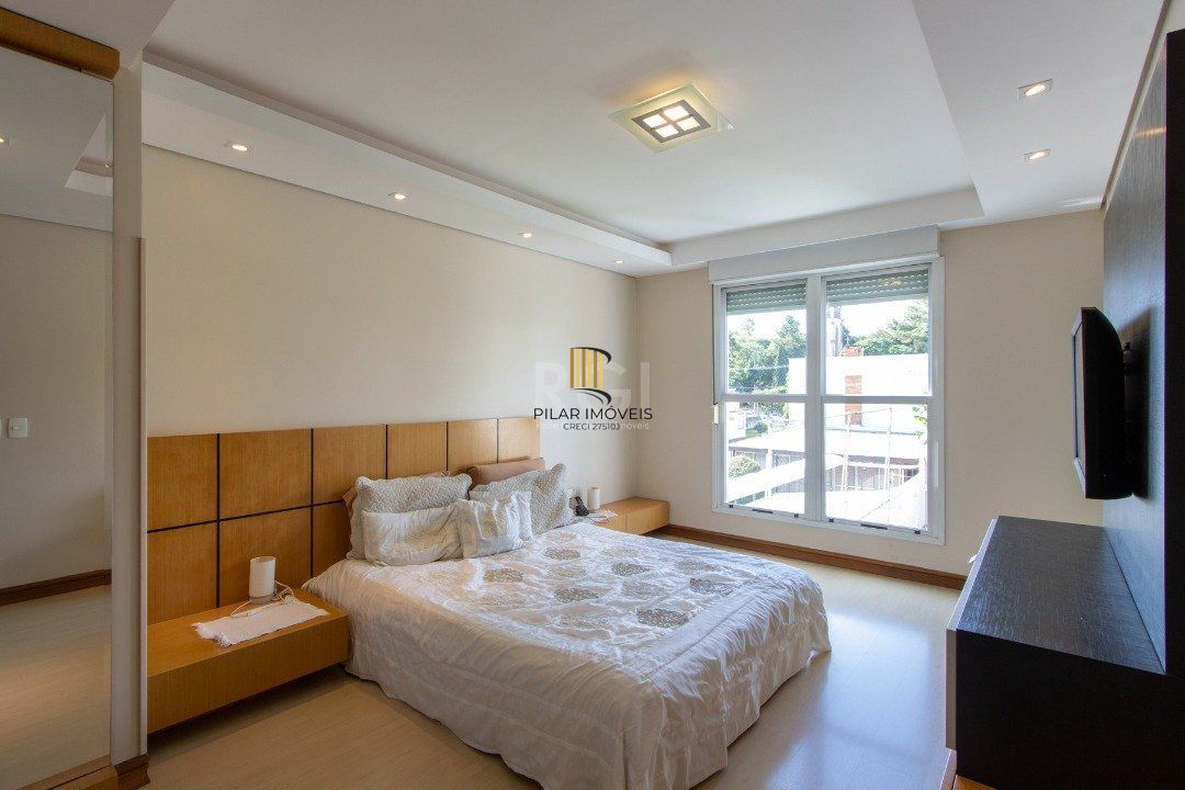 Casa 4 dormitórios no bairro Teresópolis