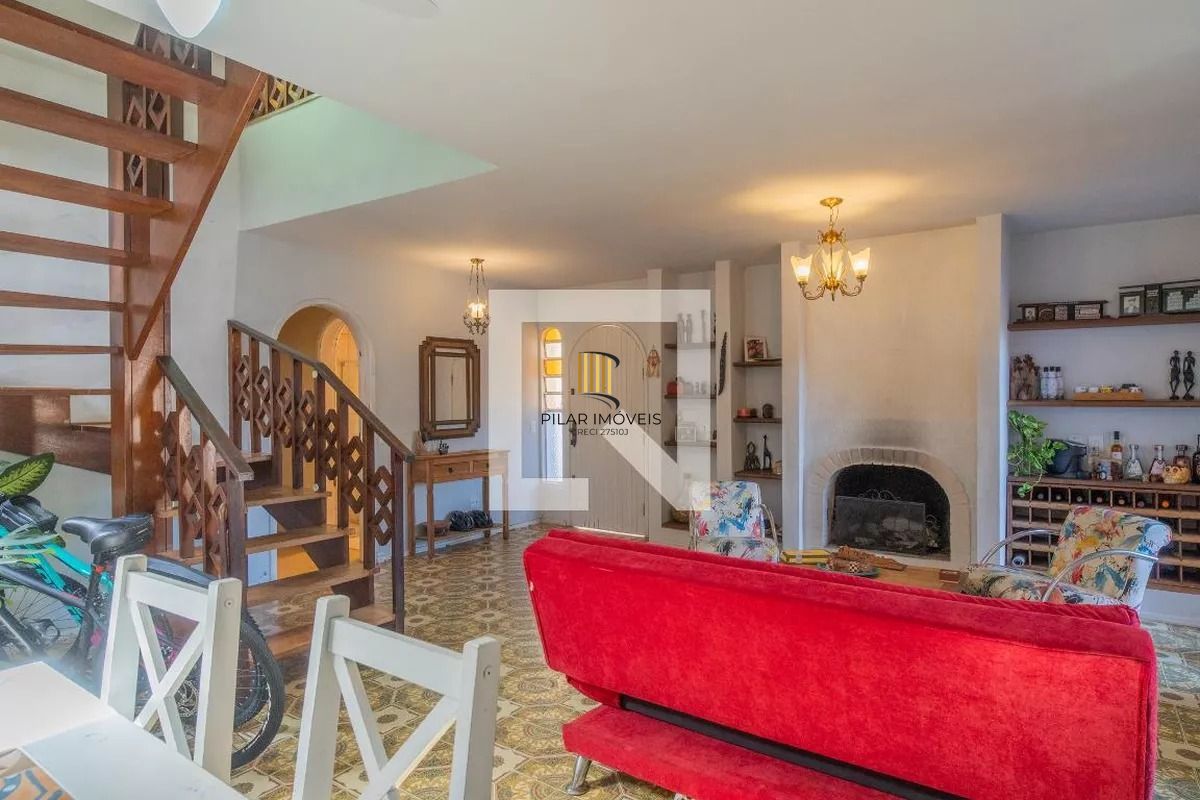 Casa á venda com 3 dormitórios no bairro Ipanema em Porto Alegre