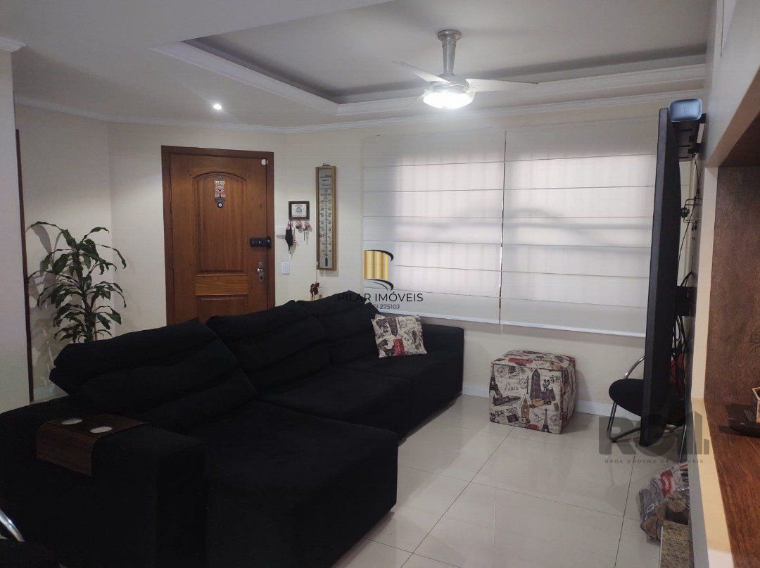 Linda Casa de Três Pavimentos, Finamente Decorada, Pronta para Morar!