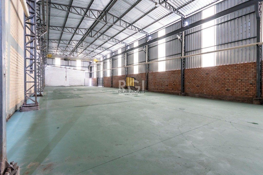 Pavilhão com área construída de cerca de 900m²