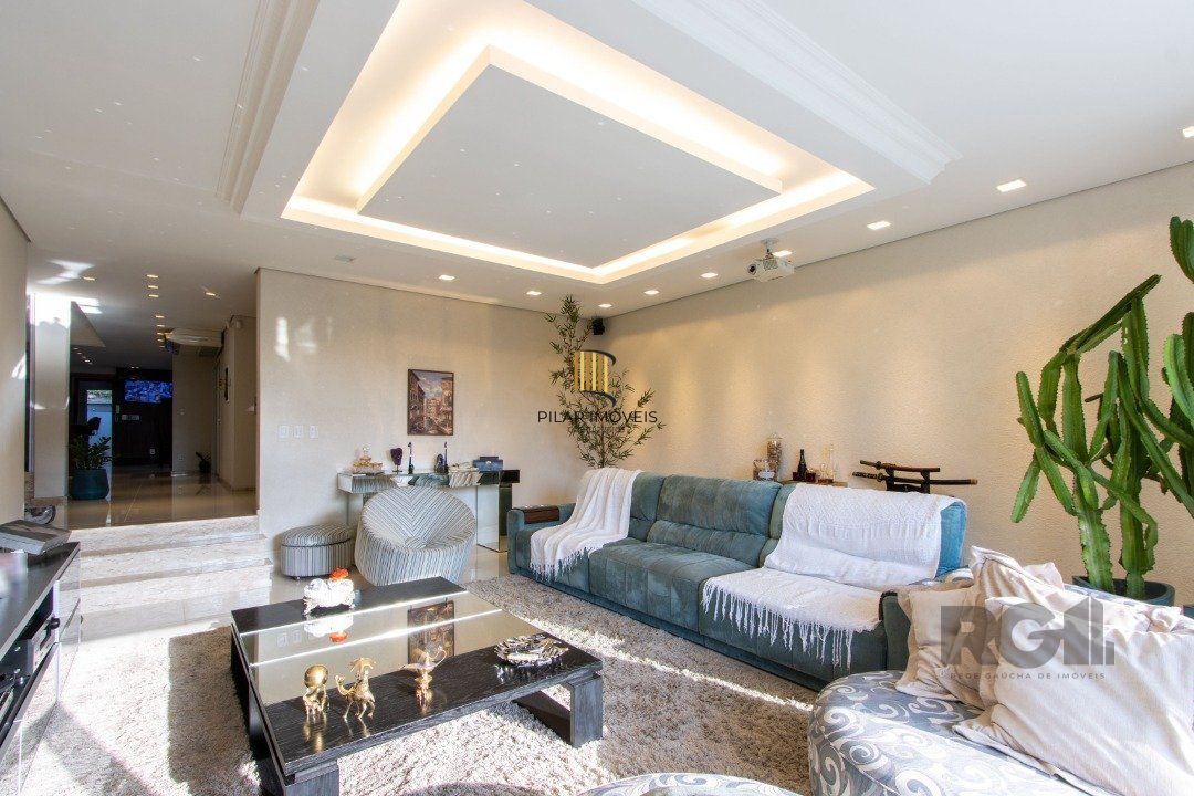 Casa com 5 suites com area privativa 714,00