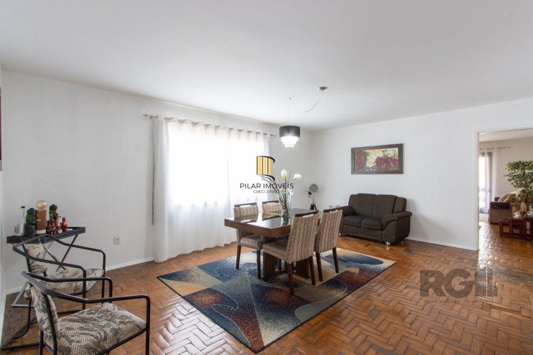 Casa 7 dormitórios no bairro Camaquã
