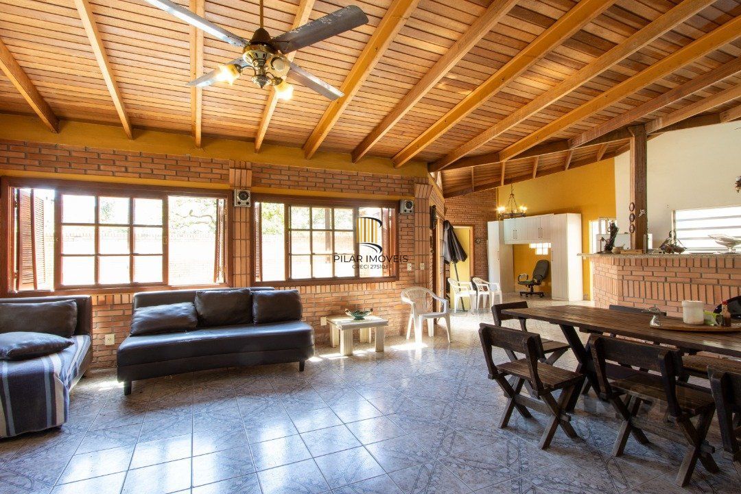 Casa 2 dormitórios no bairro Camaquã