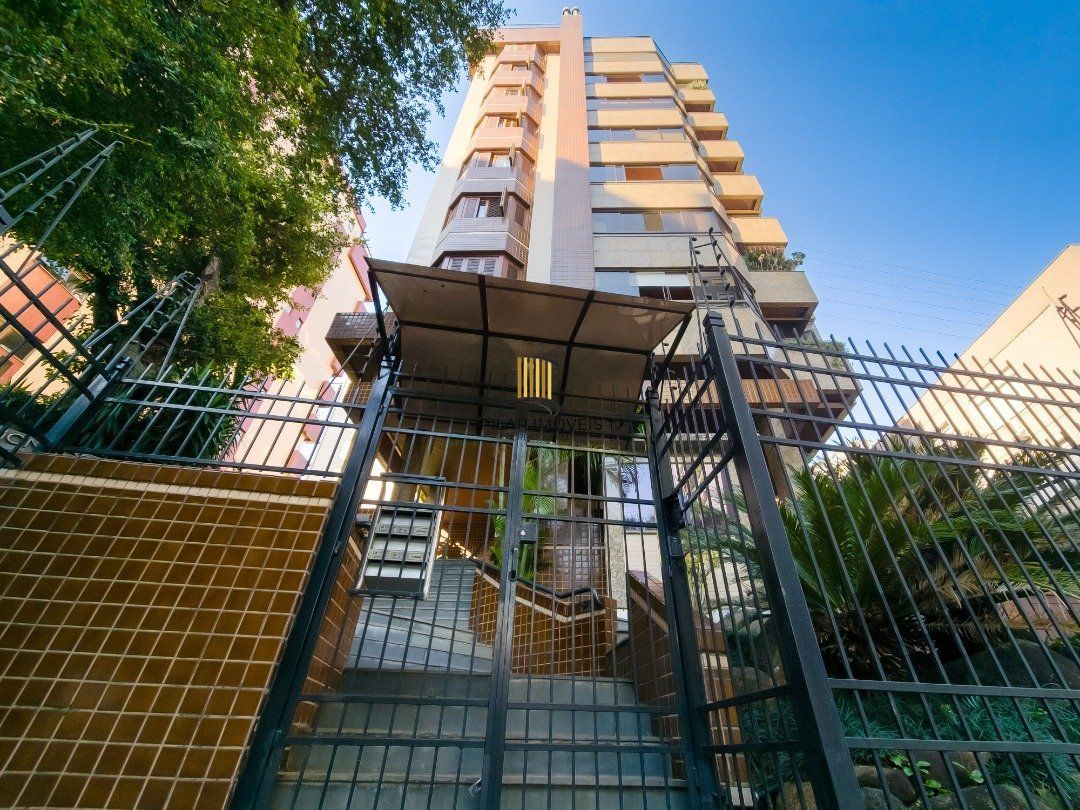 Cobertura com 222m² privativos, 3 quartos, 1 suite, lareira, piscina, 2 vagas no Bairro Rio Branco