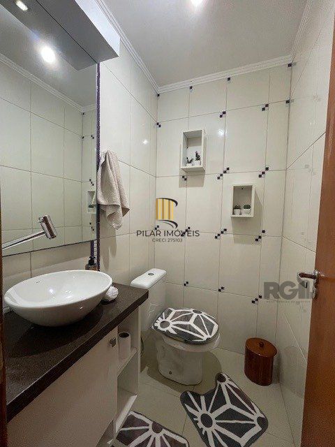 Casa 2 dormitórios no bairro Guarujá