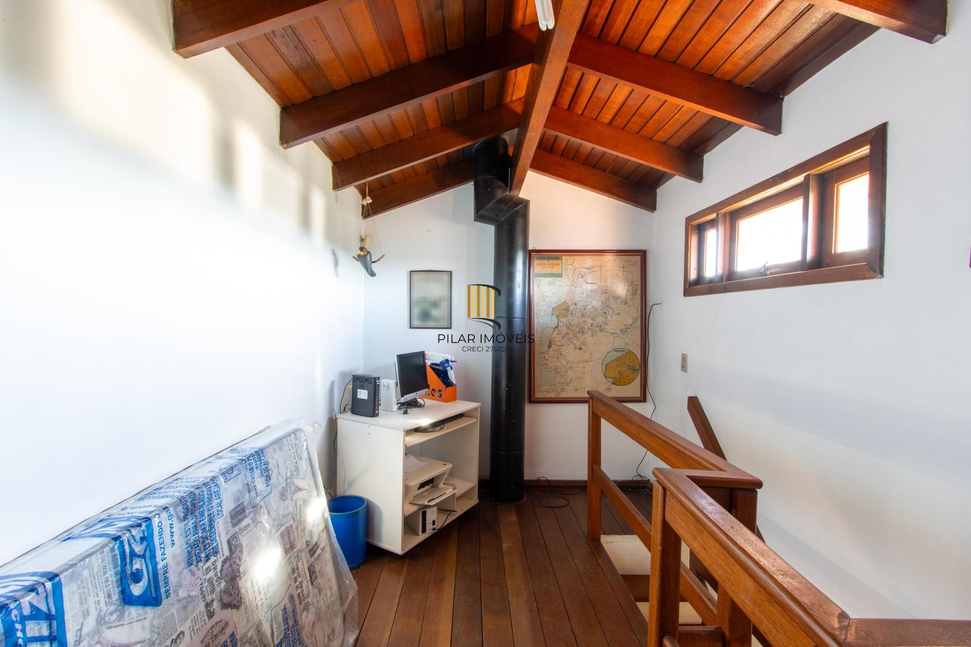 CASA EM CONDOMÍNIO NO BAIRRO IPANEMA — 4 DORMITÓRIOS (2 SUÍTES) — 2 VAGAS