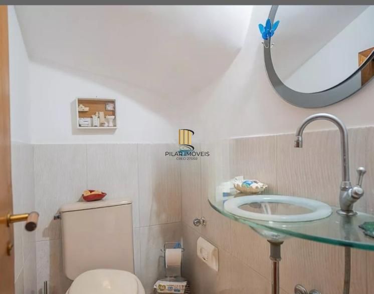 Linda casa com 3 dormitórios, sendo 1 Suíte, Sala Ampla no Condomínio de Ótima Localização