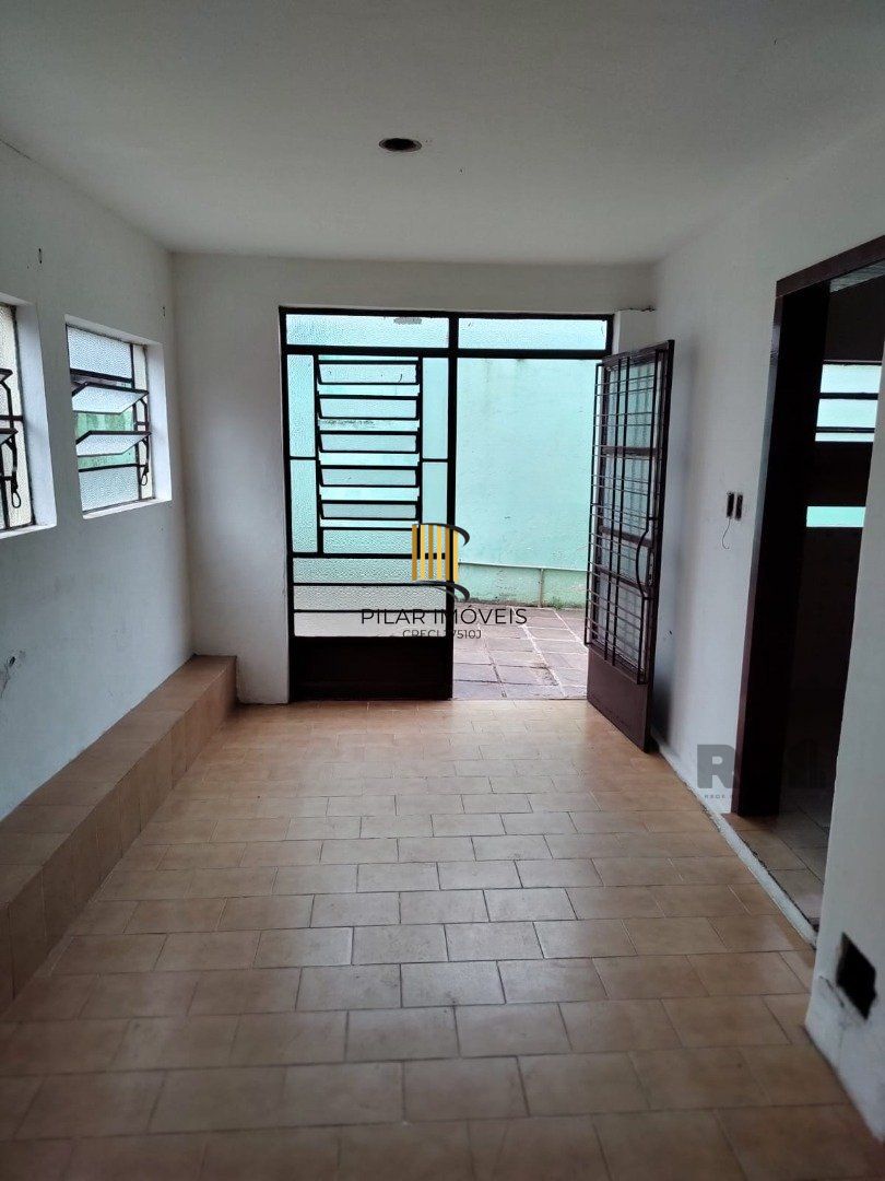 Casa para Venda - 247.37m², 4 dormitórios, 4 vagas - Partenon