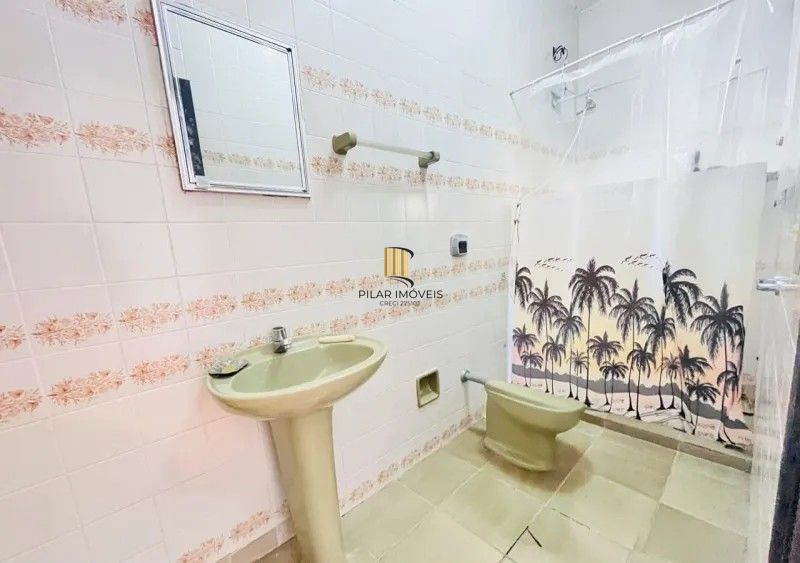 Casa 7 dormitórios no bairro Litoral