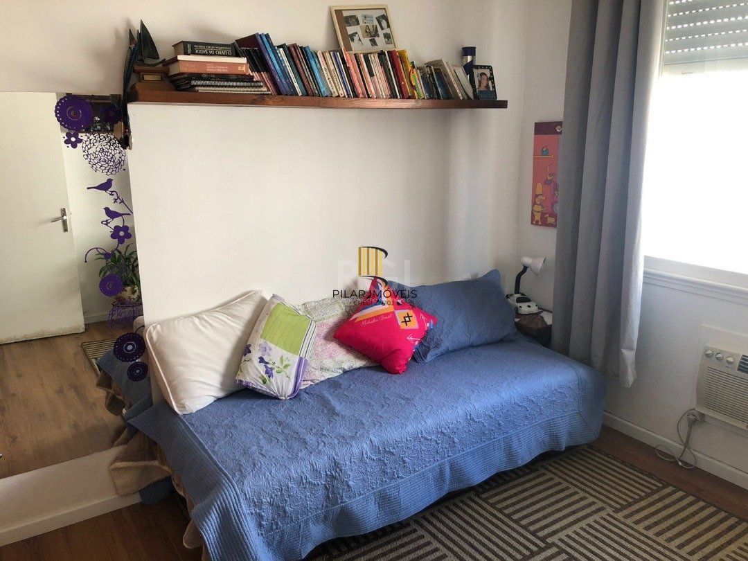 Casa para Venda com 3 dormitórios, sendo 1 suites e 3 vagas no bairro Guarujá