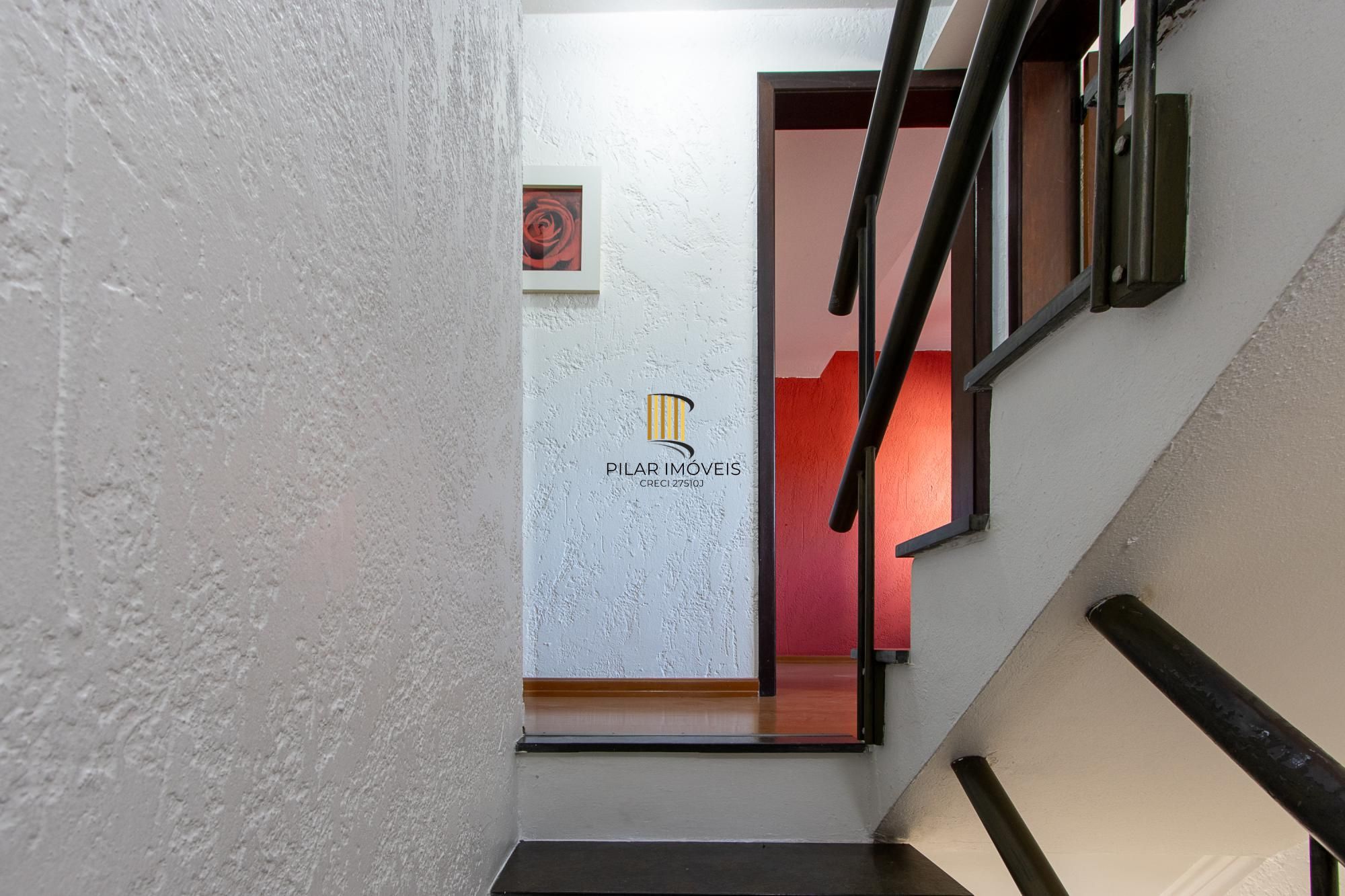 Casa em condomínio, com 3 dormitórios,