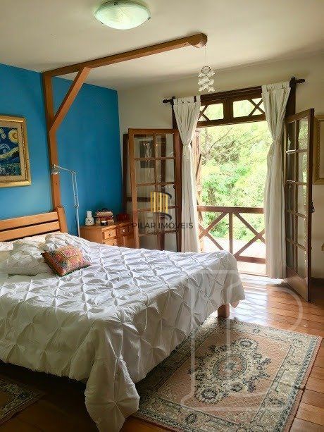 Casa para Venda - 570m², 3 dormitórios, sendo 1 suites, 2 vagas - Hípica