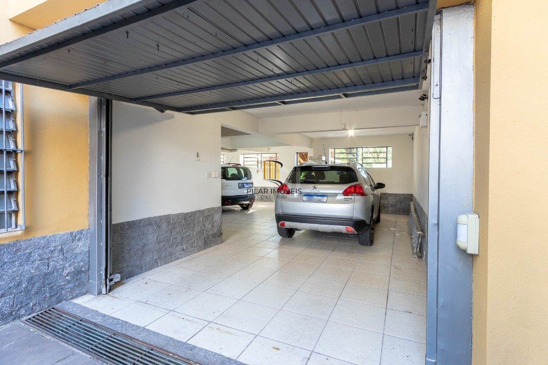 Casa para Venda - 308.25m², 3 dormitórios, sendo 1 suites, 5 vagas - Cristal