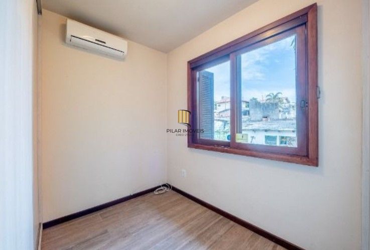 Casa 3 dormitórios, 1 suíte, 2 vagas - Bairro Camaquã