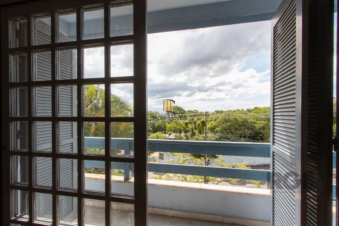 Casa 4 dormitórios no bairro Nonoai