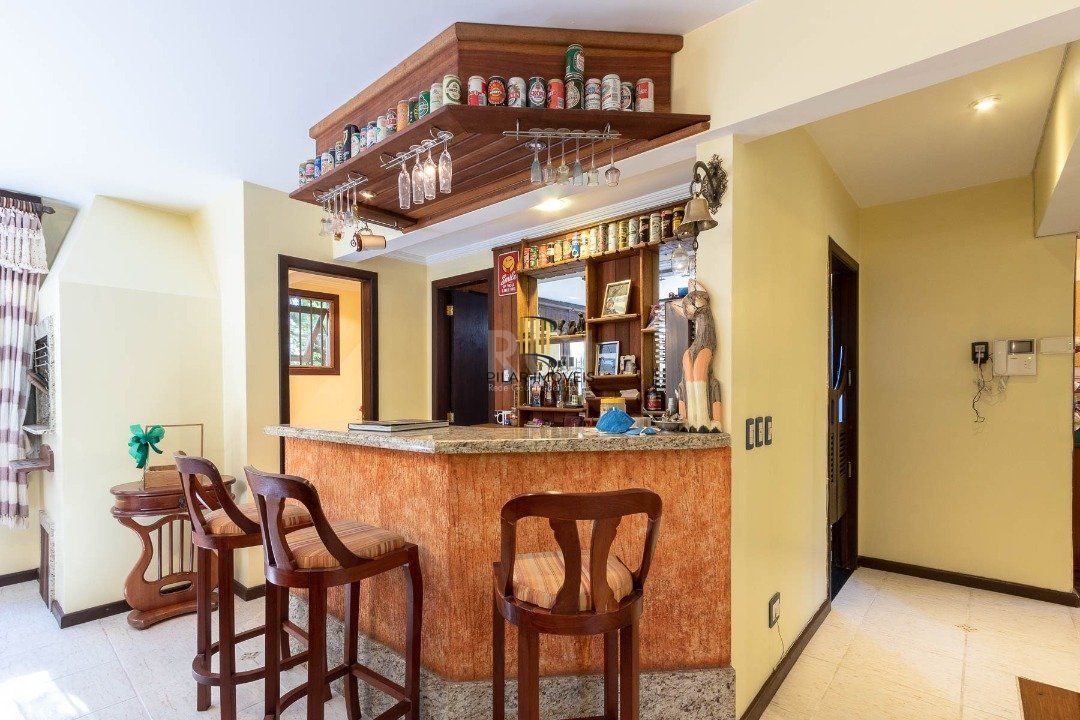 Casa para Venda - 308.25m², 3 dormitórios, sendo 1 suites, 5 vagas - Cristal