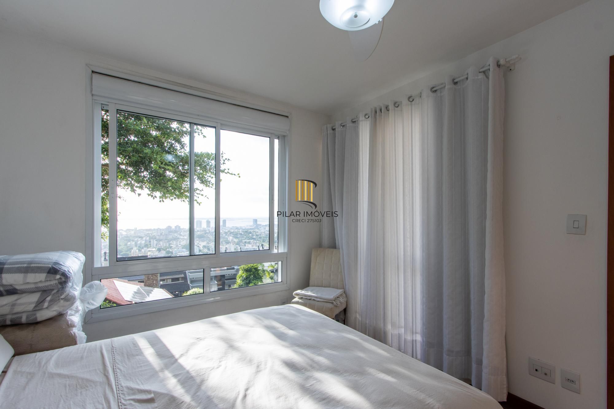 Casa 4 dormitórios com elevador