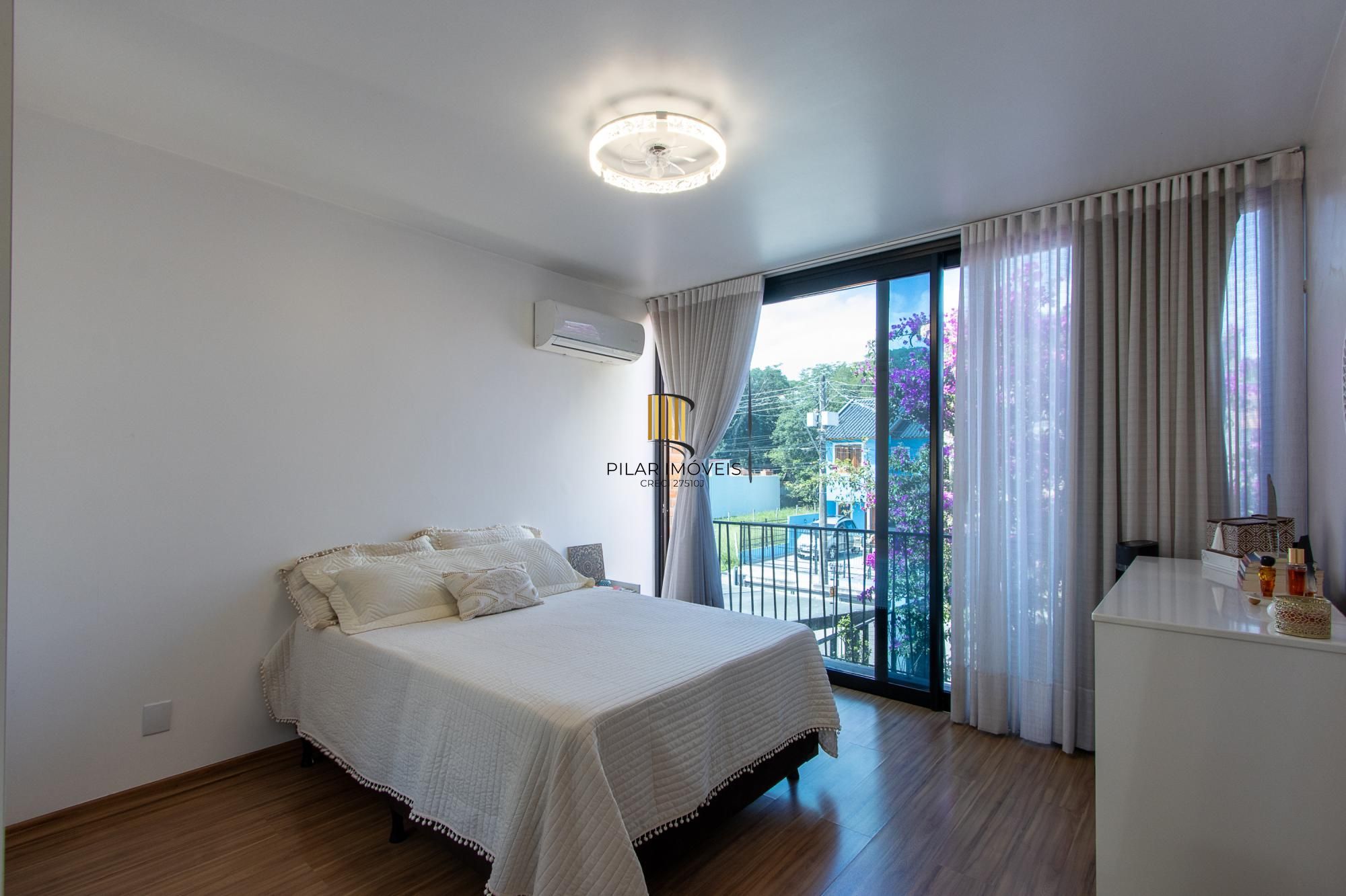 Casa 2 dormitórios no bairro Hípica