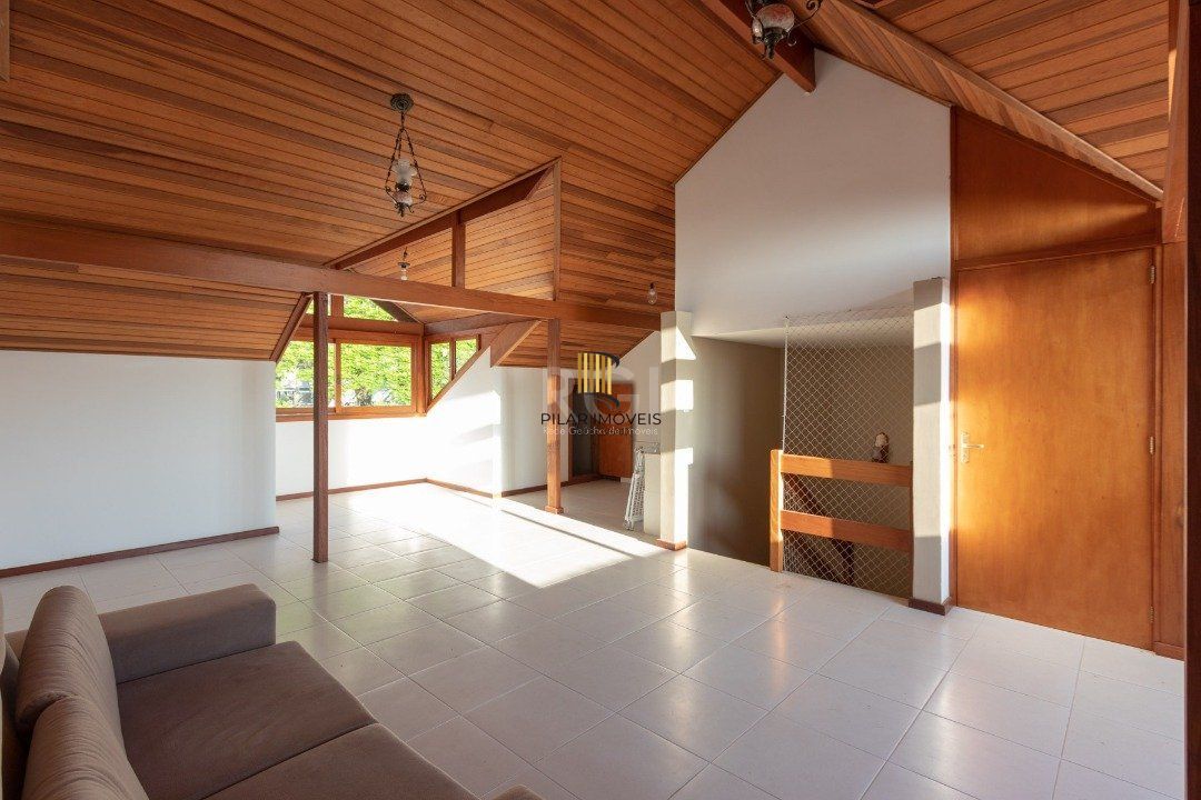 Casa para Venda - 233.34m², 3 dormitórios, sendo 1 suites, 4 vagas - Tristeza