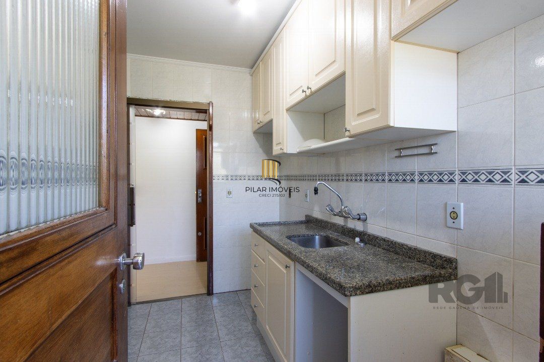 Apartamento, 2 dormitórios, bairro Cristal.