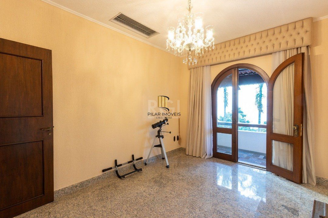 Casa para Venda - 430m², 4 dormitórios, sendo 2 suites, 4 vagas - Vila Assunção