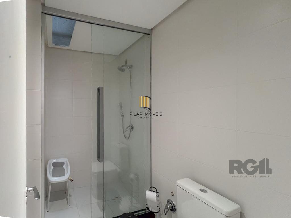 Encantadora residência em condomínio fechado no bairro Hípica.