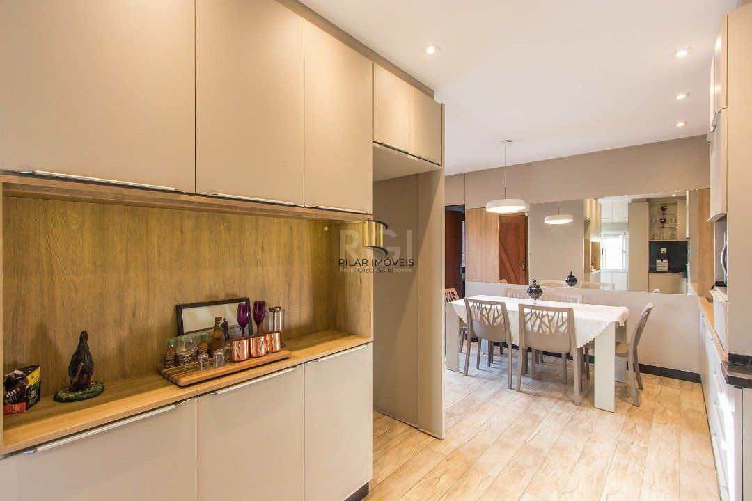 Casa para Venda - 229.18m², 4 dormitórios, sendo 4 suites, 5 vagas - Cavalhada