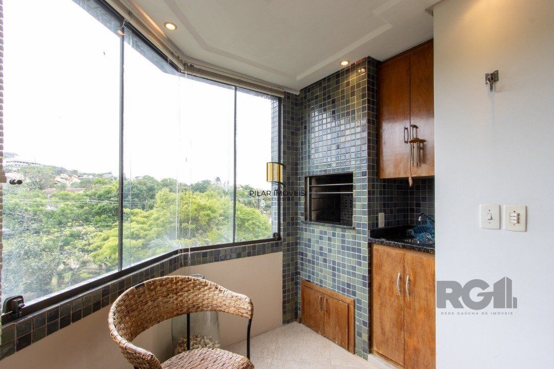 Apartamento semi mobiliado de 3 quartos com suíte no bairro Tristeza junto ao Colégio Mãe de Deus