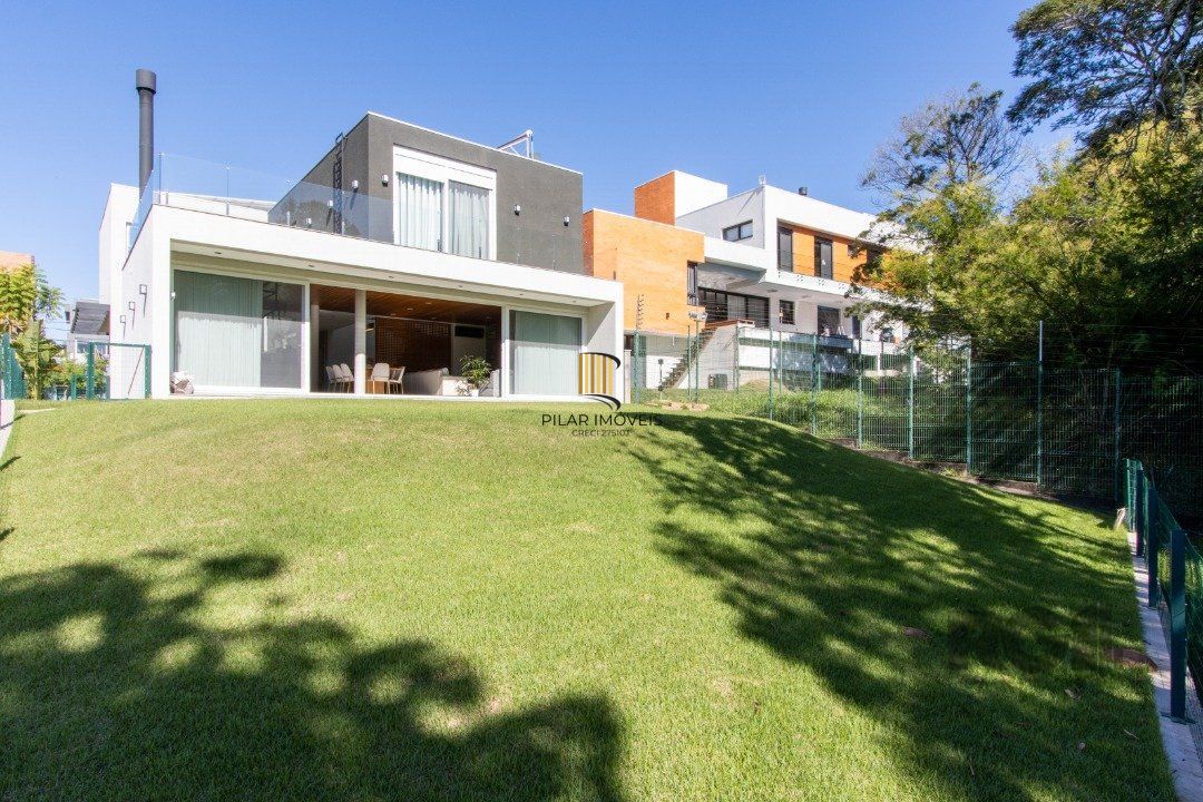 Casa de Condomínio 4 dormitórios no bairro Vila Nova