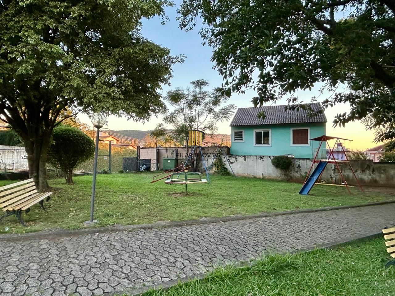 Belo apartamento, 2 quartos, elevador - Bairro Glória