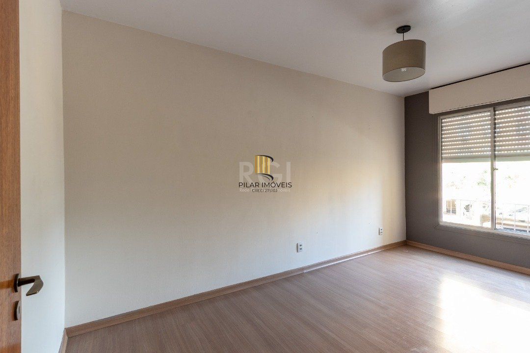 Apartamento de 1 dormitório, living, cozinha, área de serviço e banheiro social.