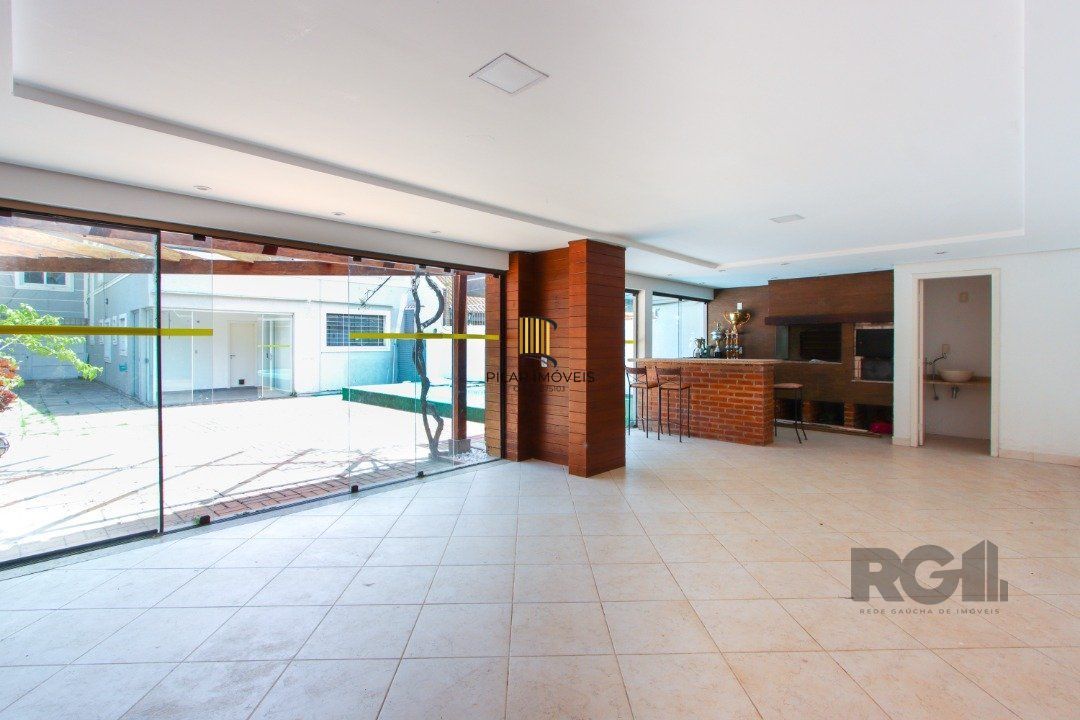 Casa com 4 quartos, com 347,57 m 2 privativos