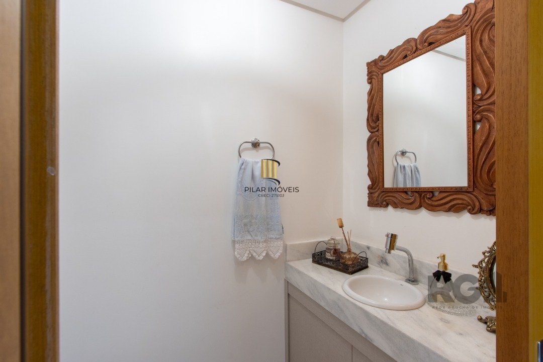 Apartamento possui 3 dormitórios, sendo 1 suíte, semi-mobiliado, com 107,27m² de área privativa, living para 2 ambientes, espaço gourmet com churrasqueira, cozinha com área de serviço; 2 vagas simples de garagem
