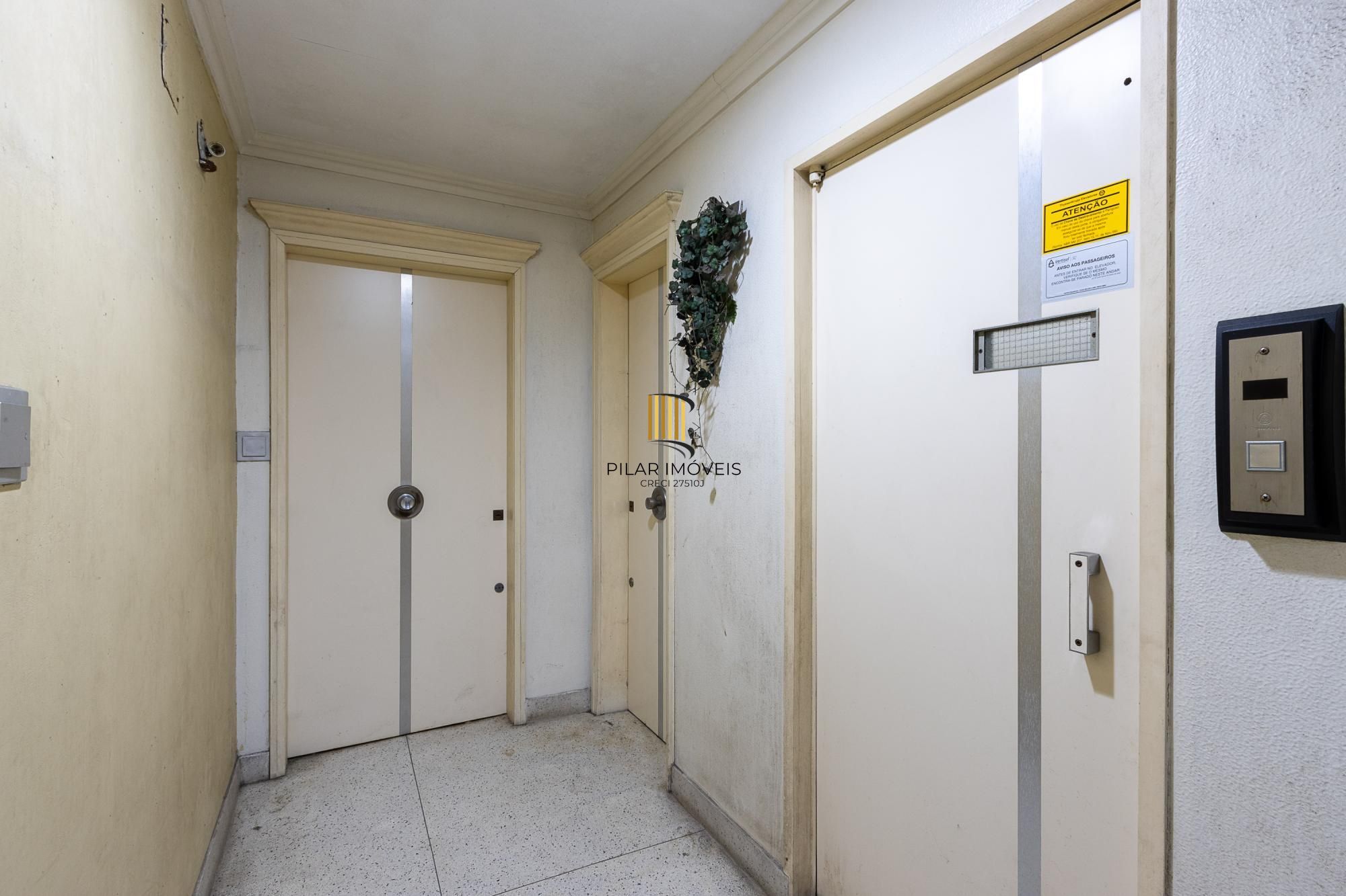 Apartamento frente à fundos, 3 dormitórios, 1 vaga escriturada - Centro Histórico