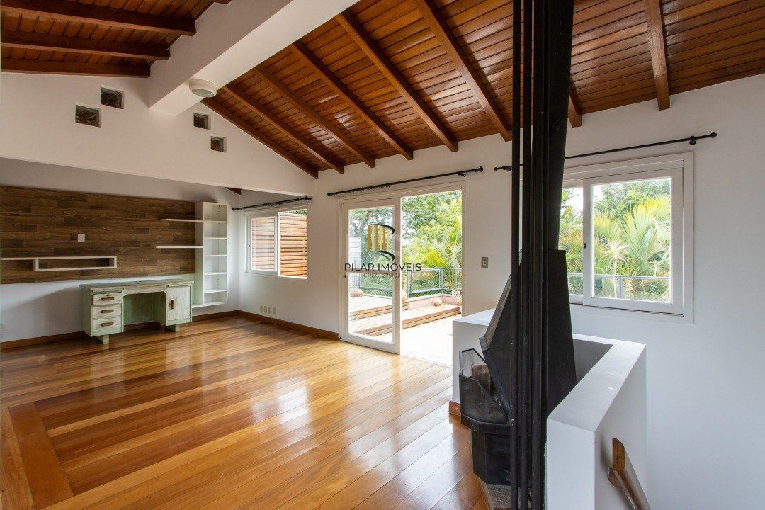Sobrado com 300m² à venda, 3 quartos, 1 suite, 2 vagas - Bairro Espírito Santo