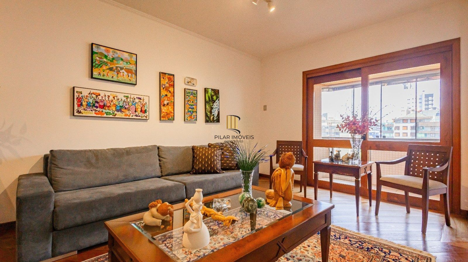Apartamento com três quartos e três vagas, no bairro Bela Vista
