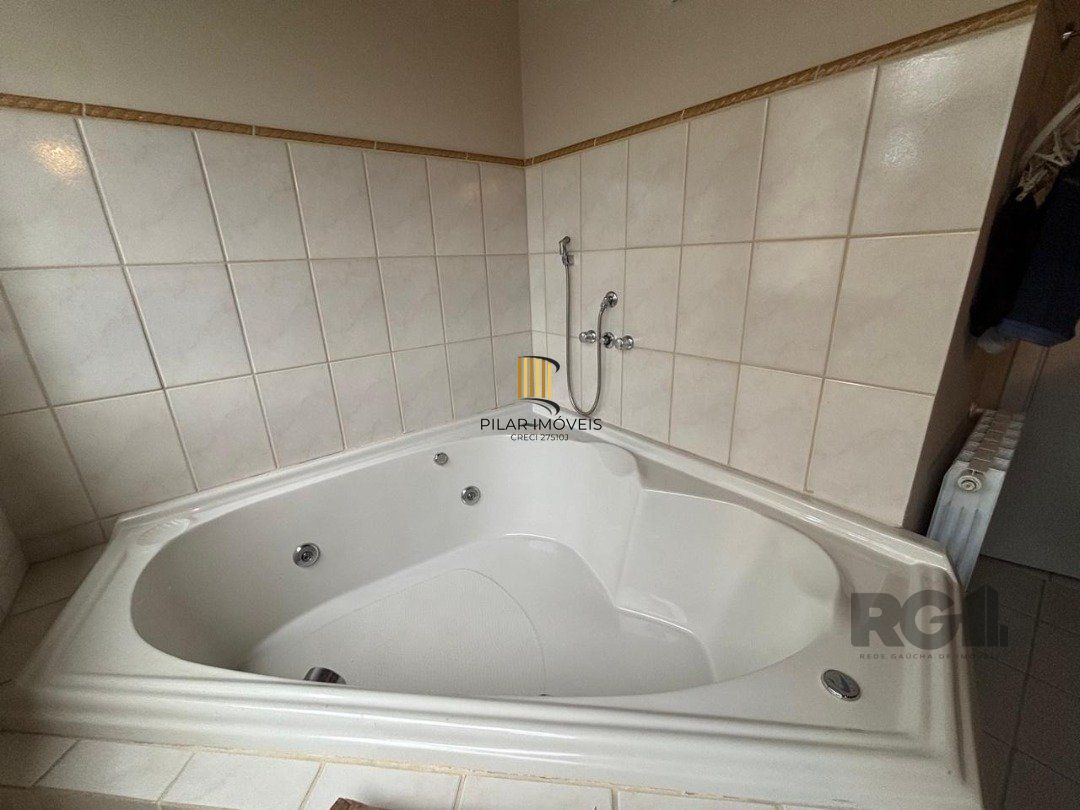 Sobrado de Alvenaria em Condominio  no bairro Nobre de Gramado
