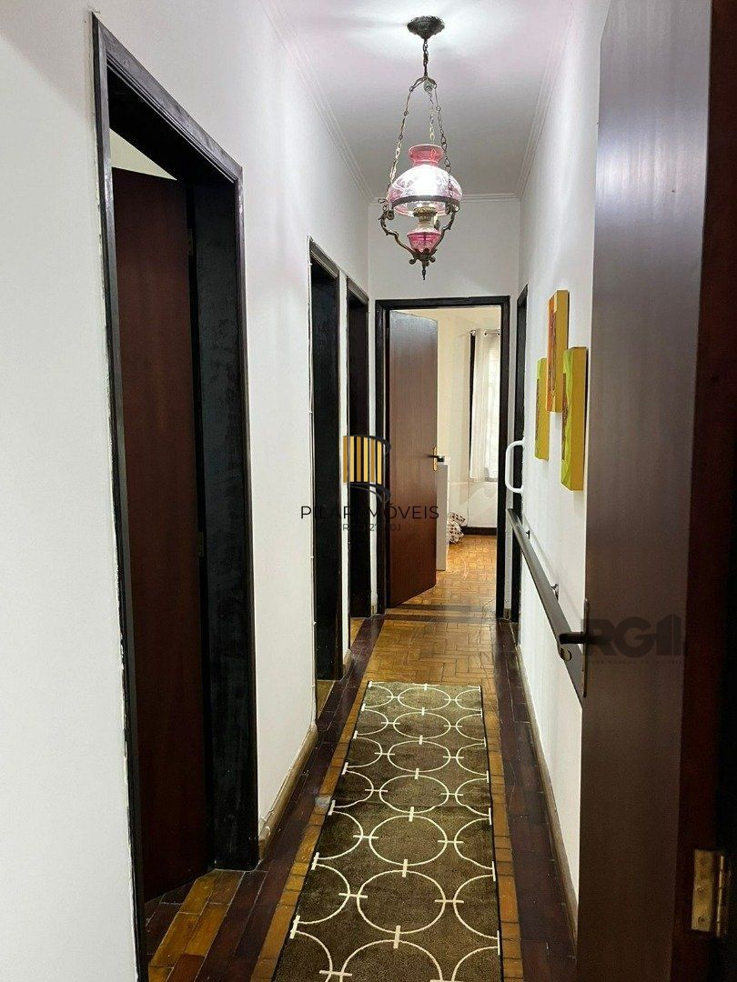 Casa 3 dormitórios no bairro Medianeira