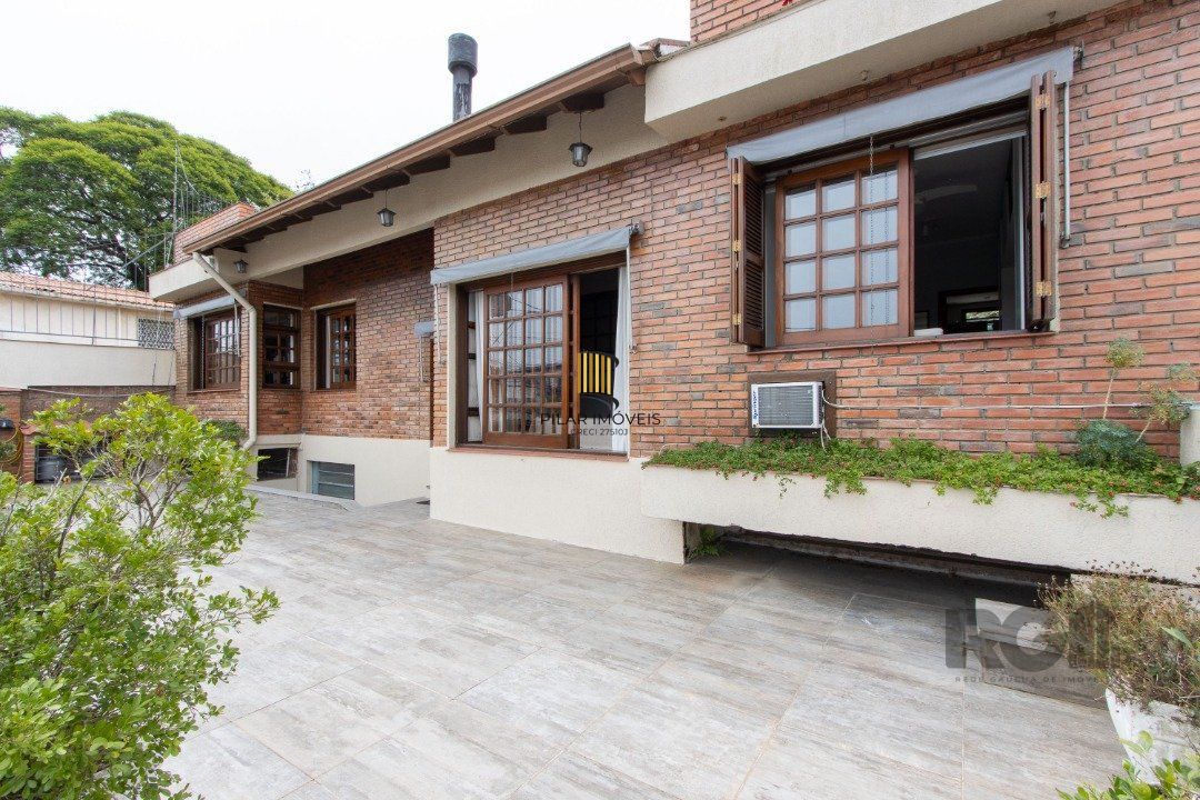 Casa para Venda - 440m², 3 dormitórios, sendo 1 suites, 2 vagas - Santa Tereza