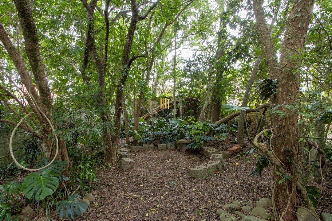 Sobrado com 300m² à venda, 3 quartos, 1 suite, 2 vagas - Bairro Espírito Santo