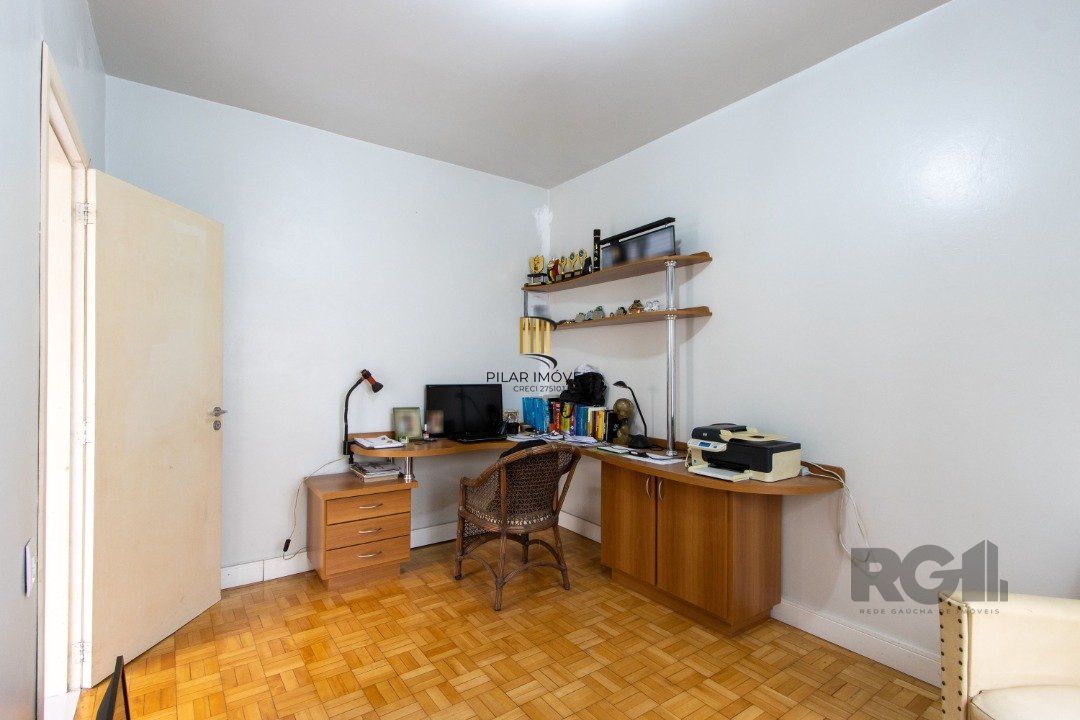 Apartamento de  186,66m2, 4 dormitórios, 1 suíte, 3 banheiros, 4 vagas,no bairro Rio Branco.