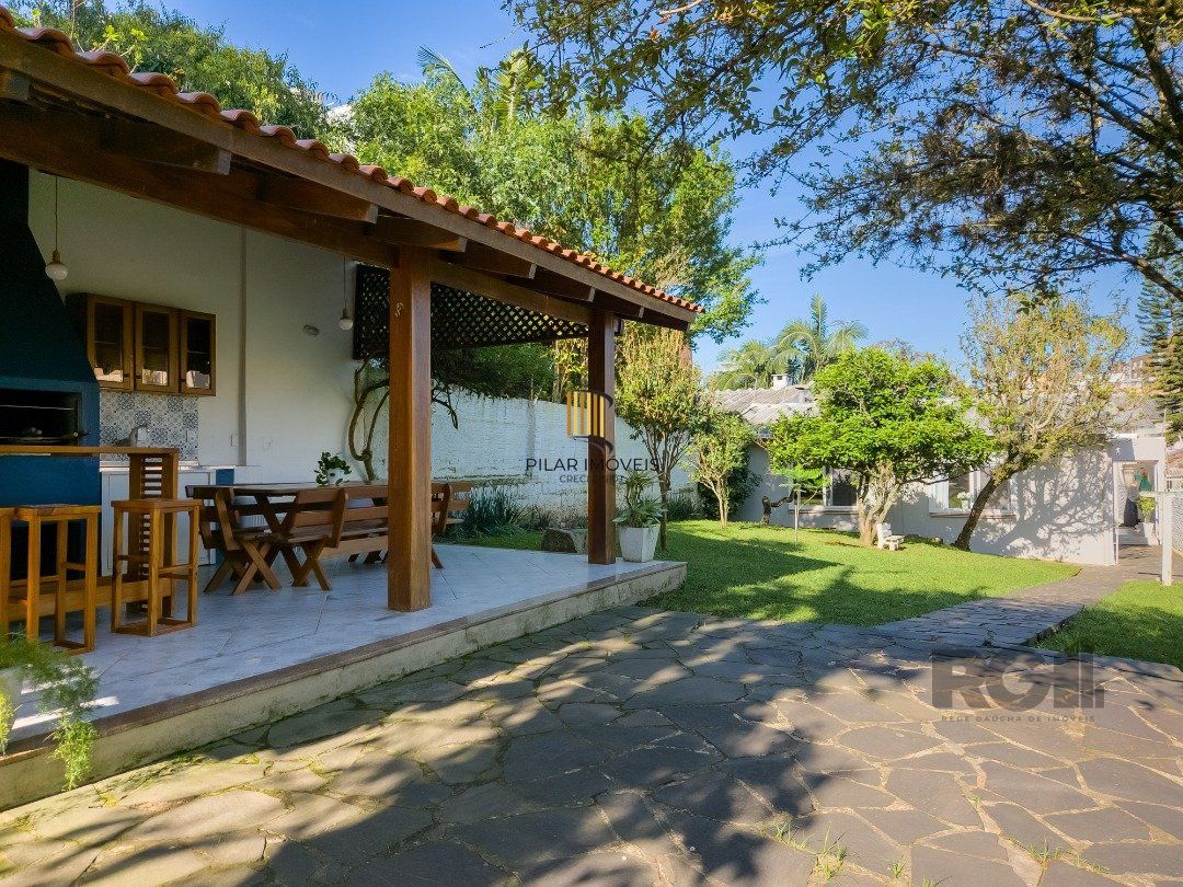 CASA TÉRREA REFORMADA, 3 QUARTOS, SUITE, PÁTIO - BAIRRO CRISTAL