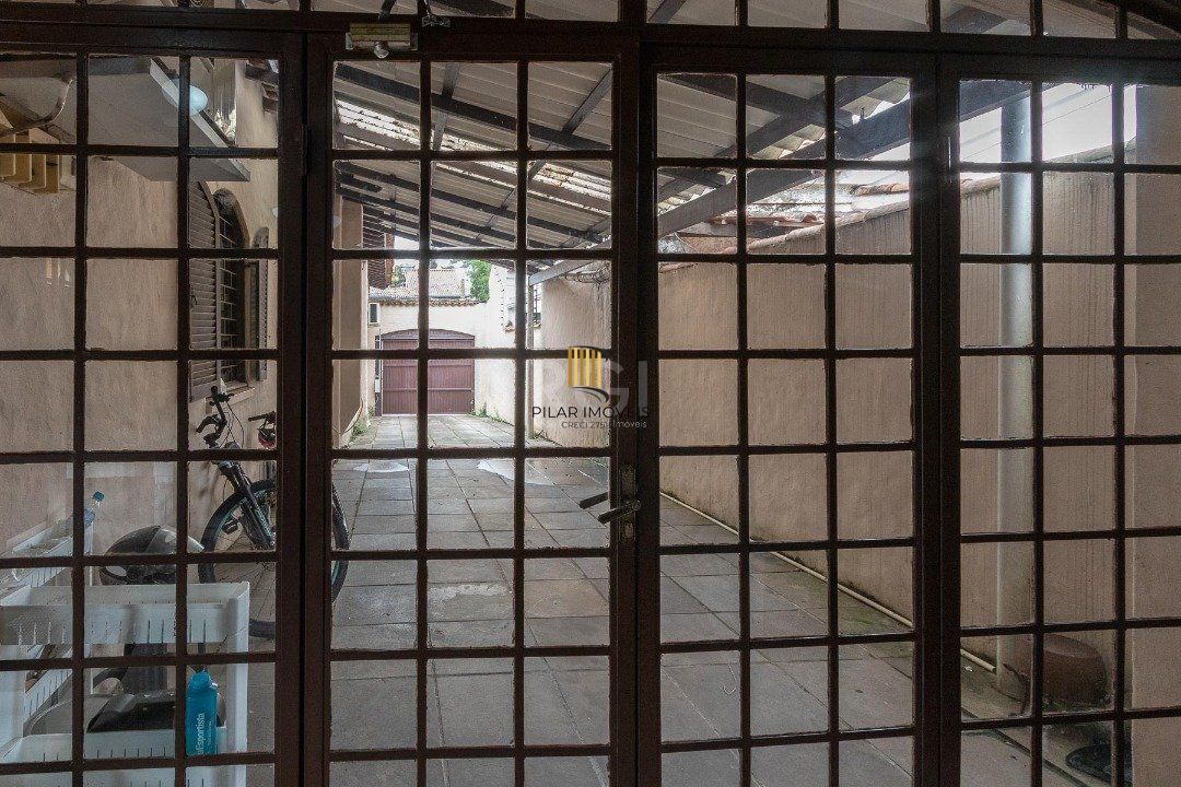 Casa para Venda - 380m², 3 dormitórios, sendo 1 suites, 3 vagas - Tristeza